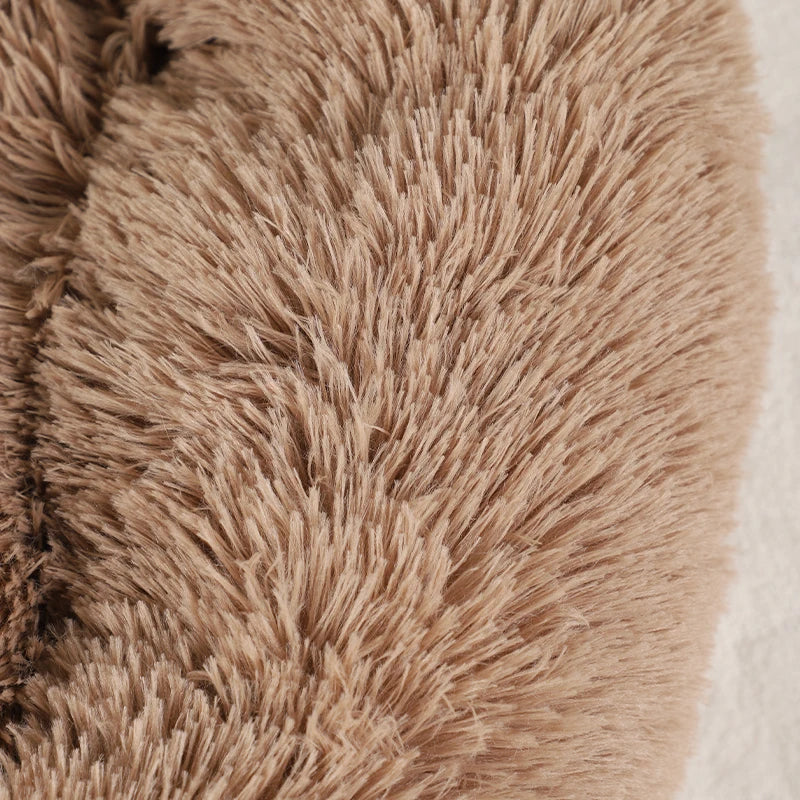 Cozy Fluffy Dog Bed - Warm and Stylish Winter Haven for Your Beloved Pets